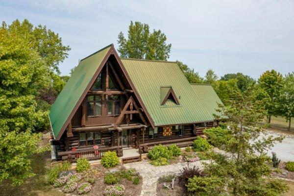 The Lodge At Lakeshore Belle River Экстерьер фото